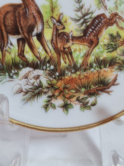 Тарелка декоративная винтажная AK Kaiser / Gör с изображением оленя и оленят, фарфор, 10 см, Германия, 1960-70гг.
