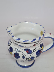 Ваза/кувшин винтажная с ручкой Dipunto A Mano, яркий "Петух" в сине-красно-желтых ярких цветах, ручная работа, 9,5 x 11,5 см, Италия, 1960-70гг.