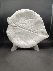 Фруктовница винтажная большая Bassano в форме листа, керамика, 31.5 х 4 см, Италия, 1960-69гг.