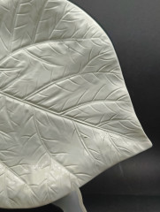 Фруктовница винтажная большая Bassano в форме листа, керамика, 31.5 х 4 см, Италия, 1960-69гг.