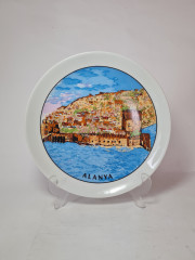 Kutahya Pottery Turkey Деокративная тарелка Белый фарфор с видами города Алания в светло-голубых тонах, 24,5 x 3 см, Турция, 1970-80гг.