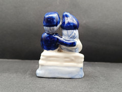 Статуэтка винтажная Delft Blue "Влюбленная пара", фарфор, 8 х 6 см, Голландия, 1960-70гг.