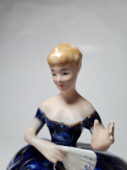 ARPO Винтажная статуэтка "Девушка в синем платье и с веером", 8см x 16см, Румыния, 1960-70гг.